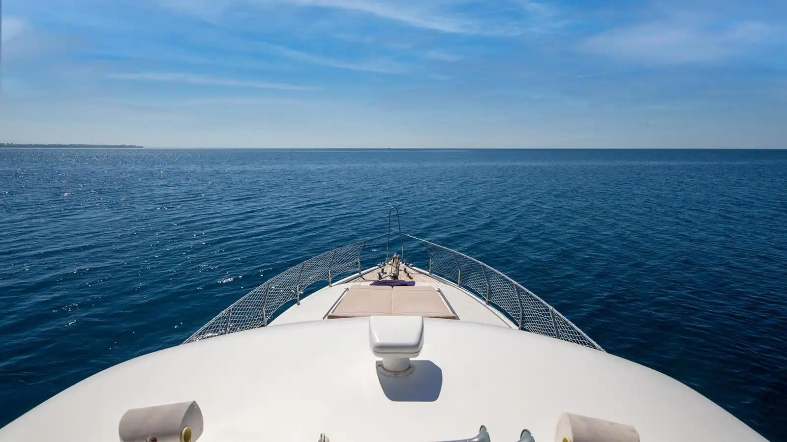 L ESTATE YACHT